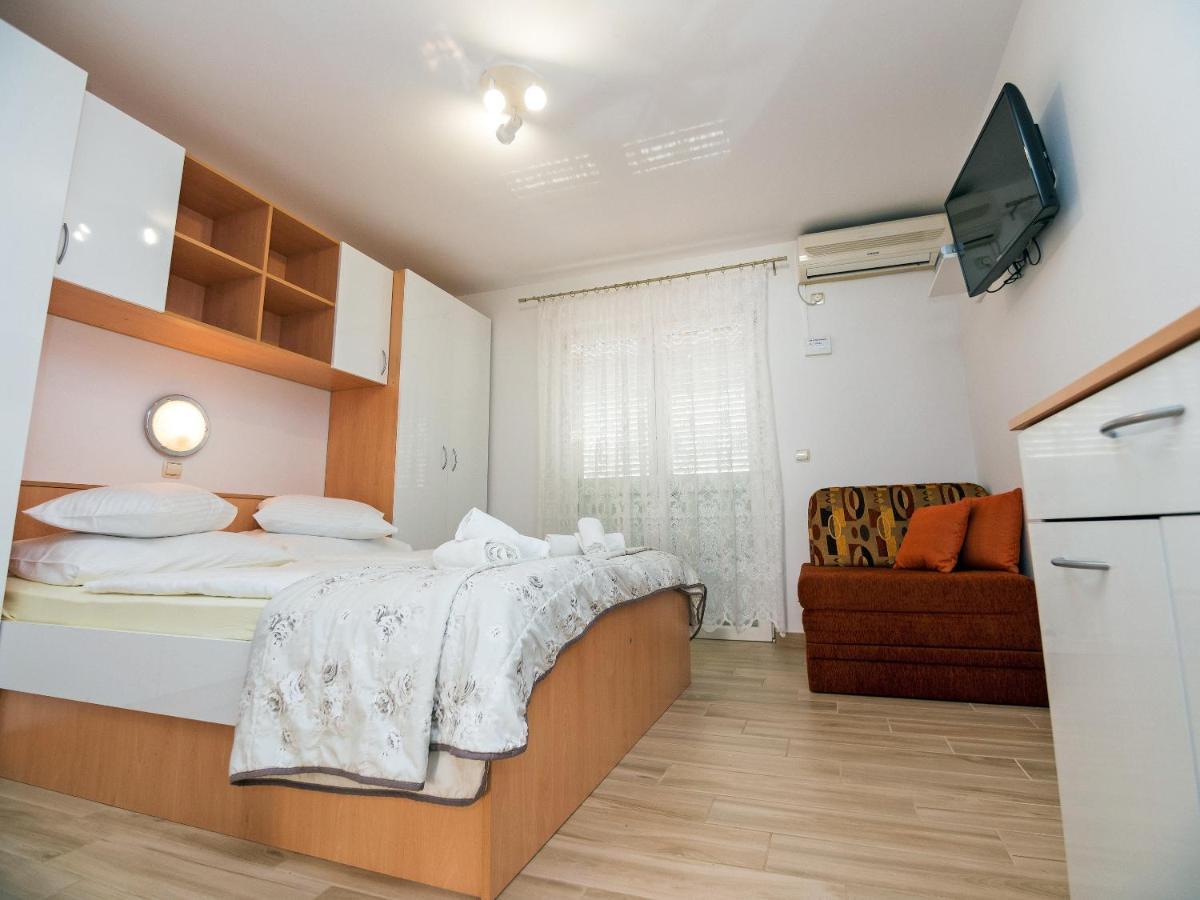 Apartments Bene Banjol Buitenkant foto