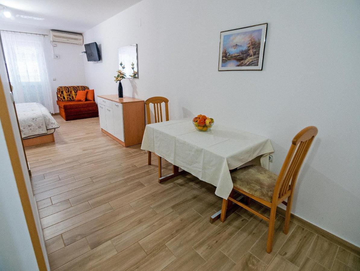 Apartments Bene Banjol Buitenkant foto