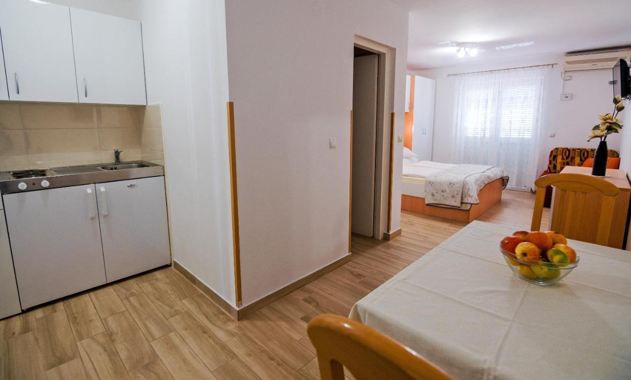 Apartments Bene Banjol Buitenkant foto