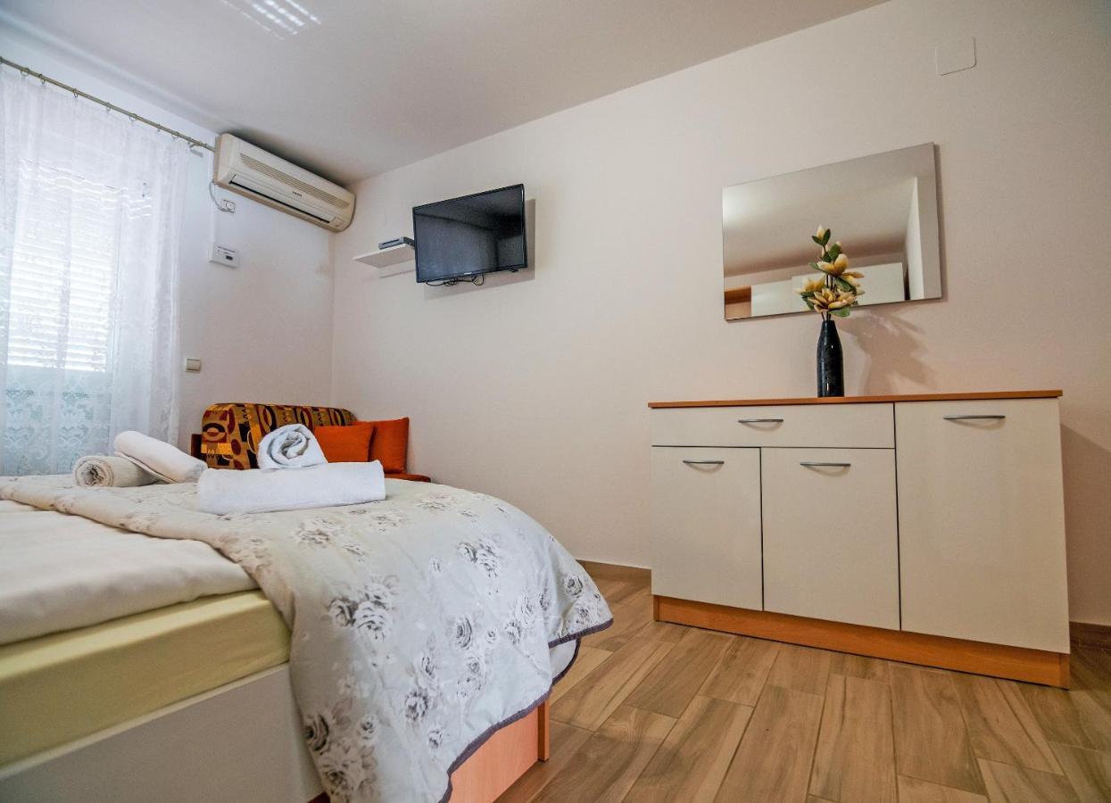 Apartments Bene Banjol Buitenkant foto