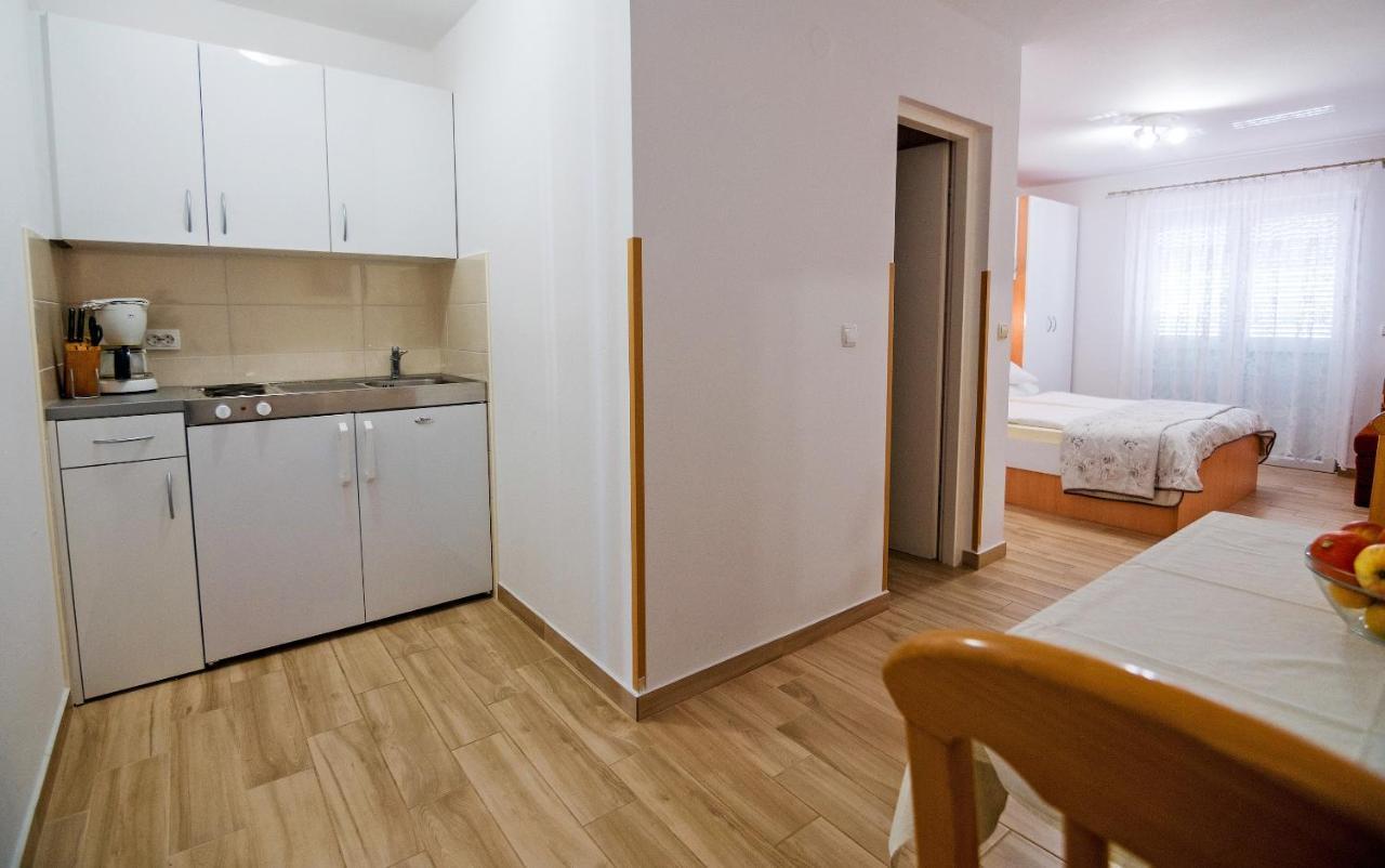 Apartments Bene Banjol Buitenkant foto