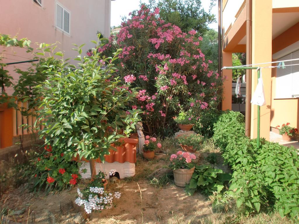 Apartments Bene Banjol Buitenkant foto